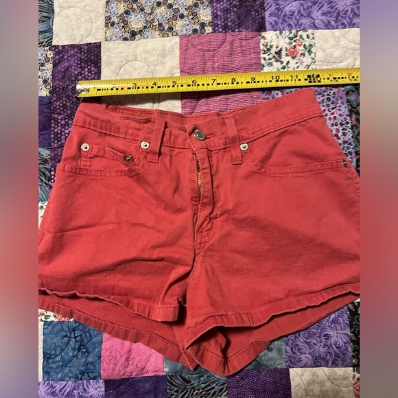 Vintage 1990’s Y2K Levi Shorts Women’s Sz 3 pink - Picture 1 of 9